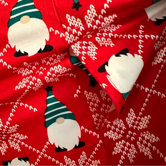 NEW SZ 2X-3X RED HOLIDAY GNOMES CHRISTMAS SLEEPWEAR SHIRT GOWN WITH POCKETS - Picture 7 of 10